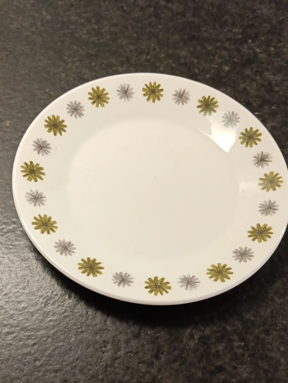 Hard to find White 7 Inch Plate with Olive Green & Gray Starburst Border-England